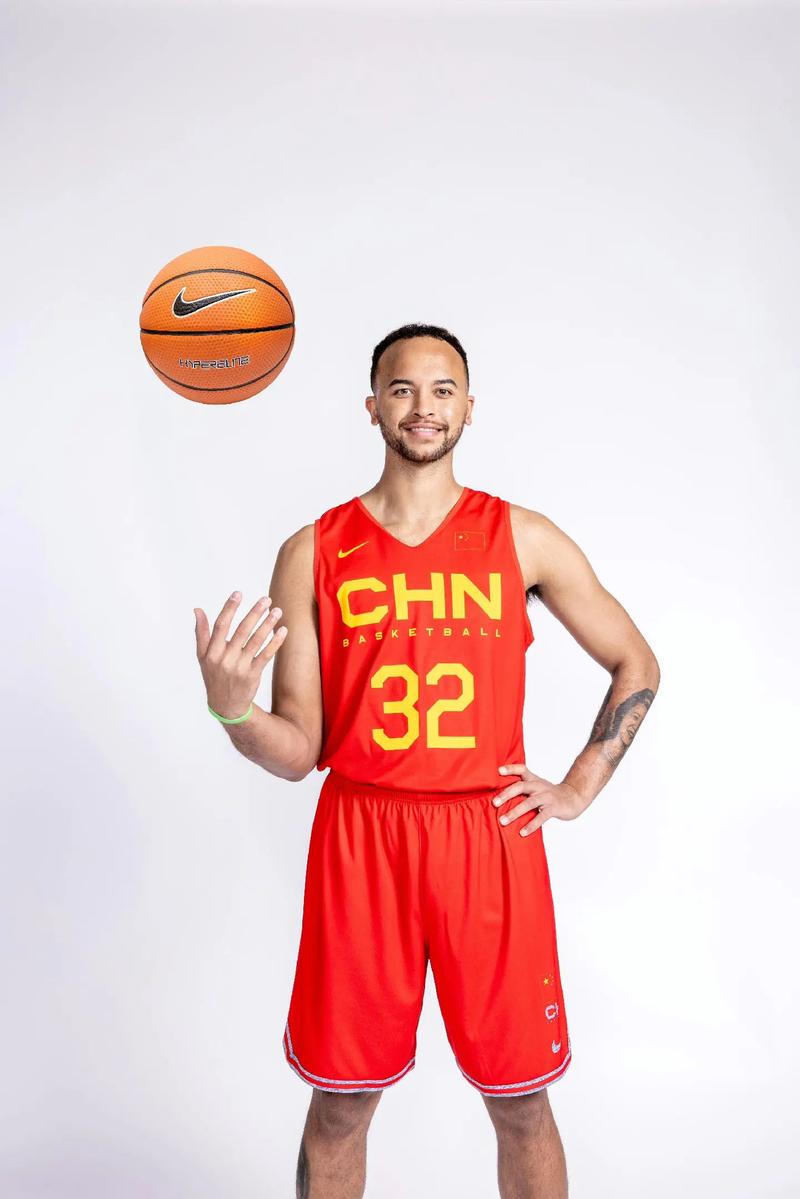 中国篮球运动员李凯儿在哪打球