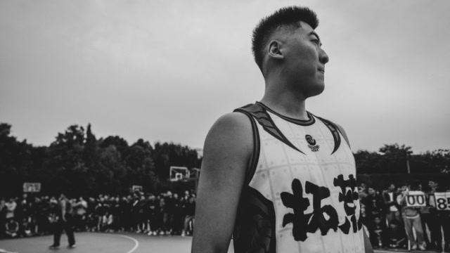 中国篮球运动员李峙锦视频